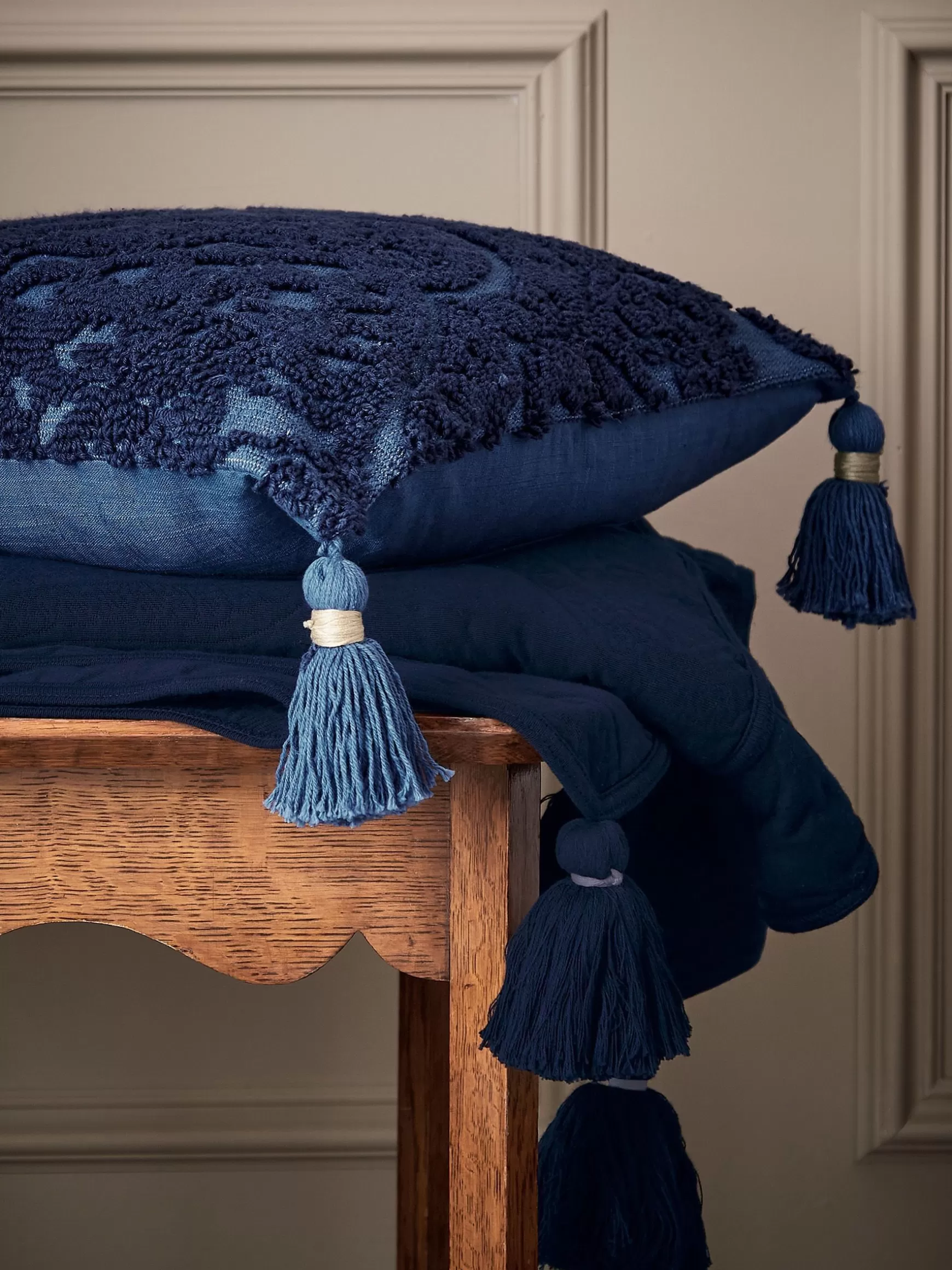 100% Cotton Paisley Tufted Cushion^Joules Hot