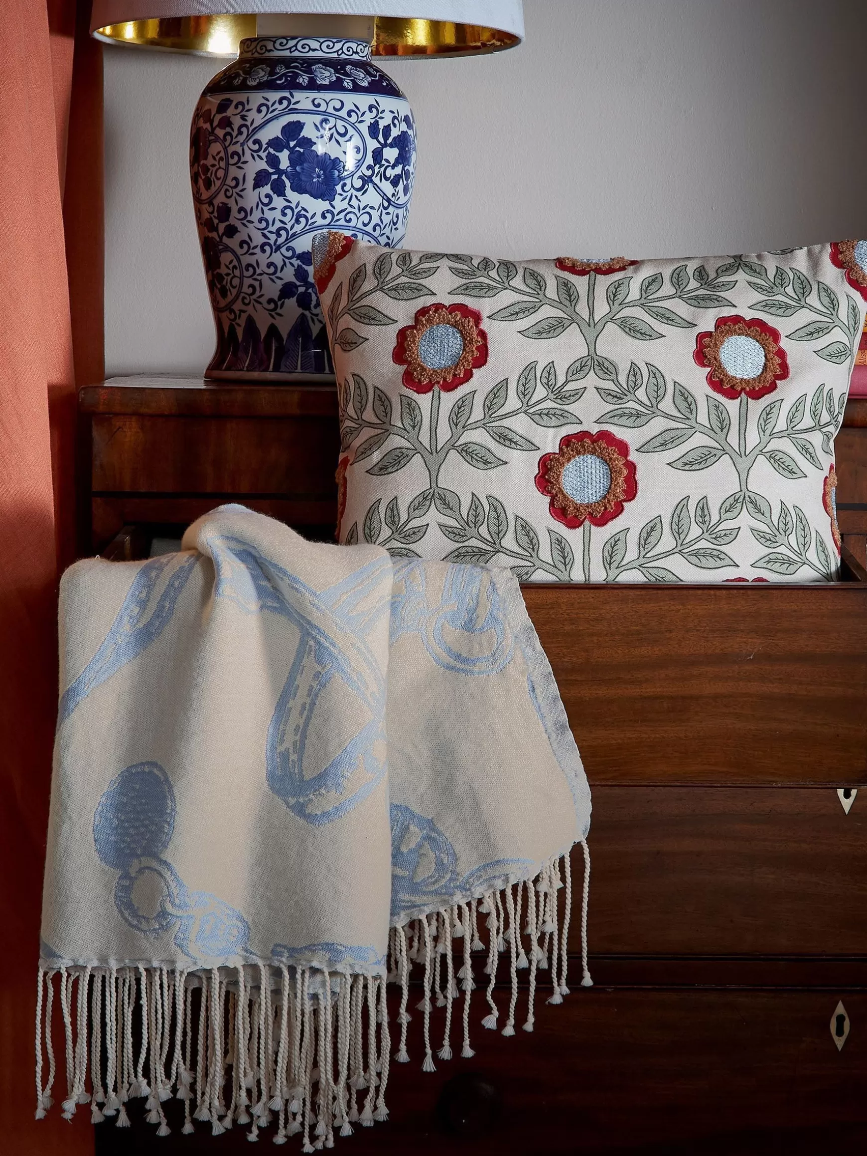 Bridle Print Blue & Cream Tassell Throw^Joules Store