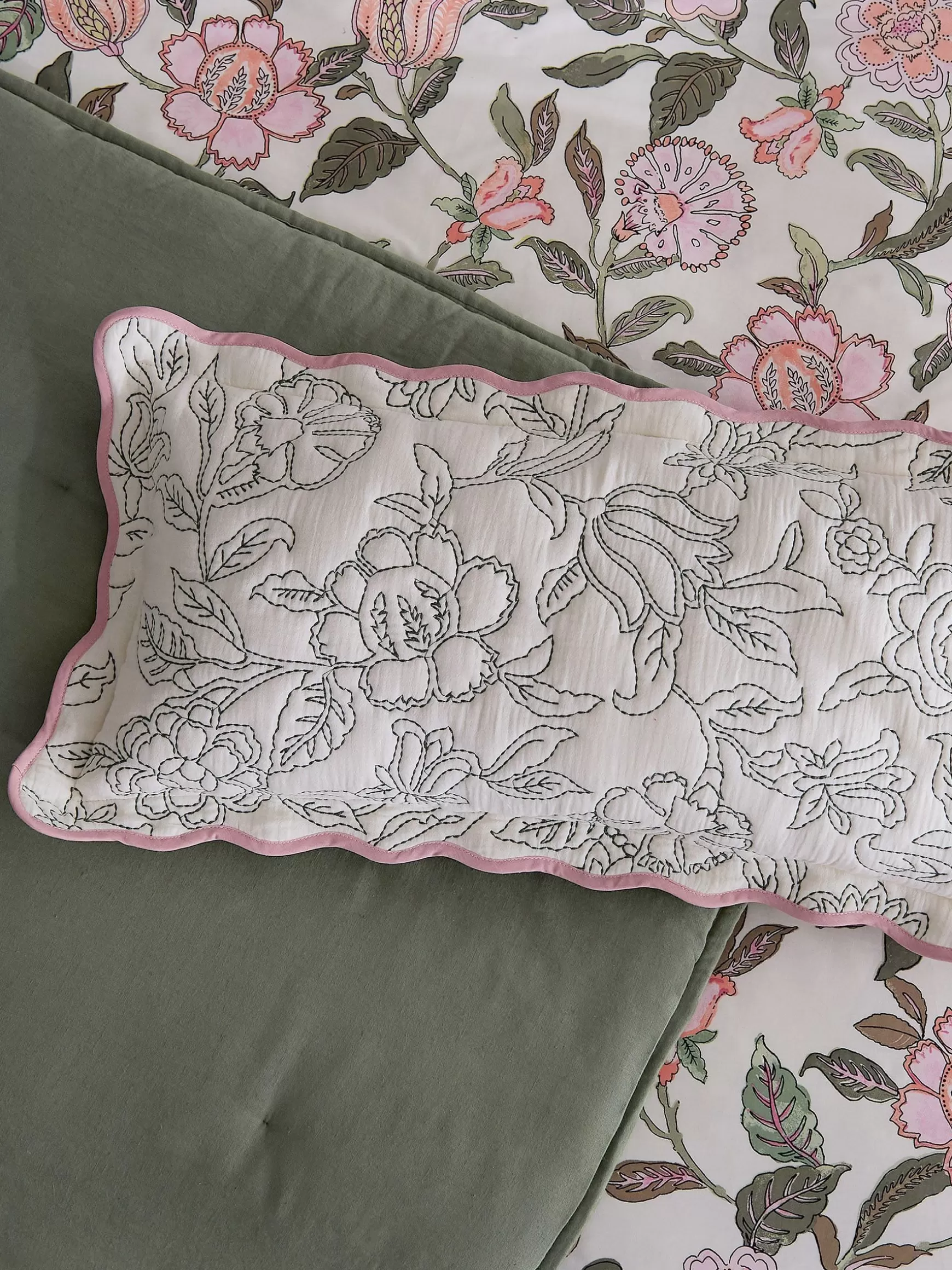 Juliette 100% Cotton Scalloped Embroidered Cushion^Joules Discount